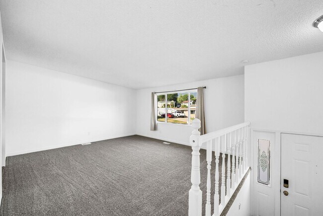 Photo - 749 Colonial Ave