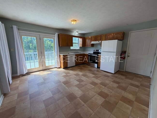 Photo - ALL ONE LEVEL IN CLINTON! 3 BDRM, 2 BATH WITH 2 CAR GARAGE!!