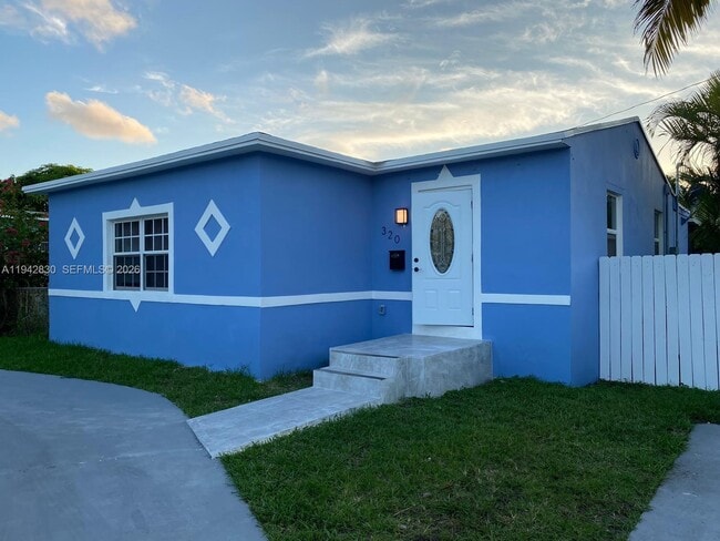 Building Photo - 320 S 28th Ave