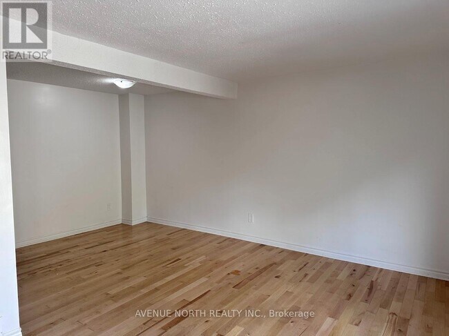 Photo - 1460 Foxwell St