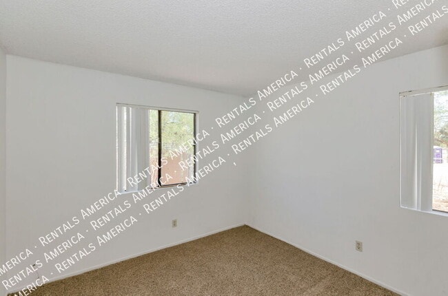 1366 N Riverview Blvd