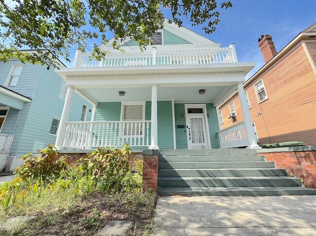 Photo - 313 W 33rd St