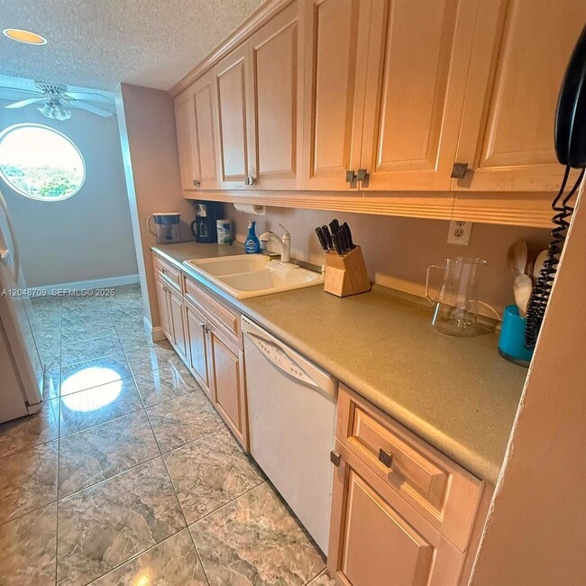 Photo - 17801 N Bay Rd Unidad 206