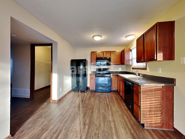 Photo - 5829 Sharets Dr