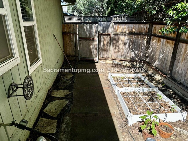 Photo - 1283 Live Oak Ln