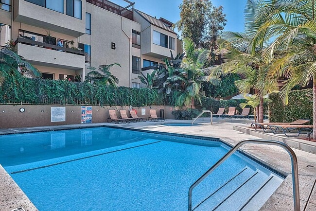 Photo - 950 N Kings Rd Unit 143