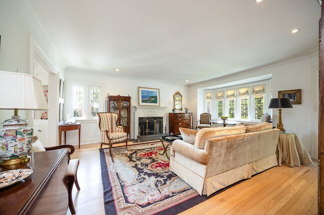 Photo - 18 College View Ave