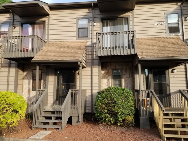 VISTA COURT! 2 Bedrooms/Lower Level Bonus... - VISTA COURT!  2 Bedrooms/Lower Level Bonus... House