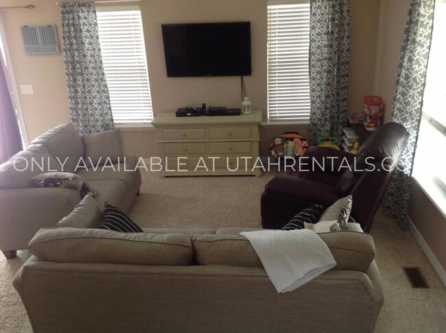 Photo - 466 S 400 W