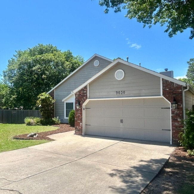 Photo - Enjoy Coming Home To This Beautiful and Well Maintained Home Close To Shopping, Restaurants & More!