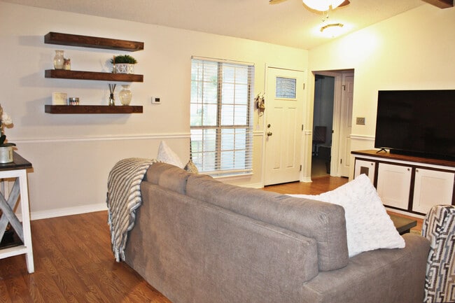 Photo - 159 Meadowbrook Ct