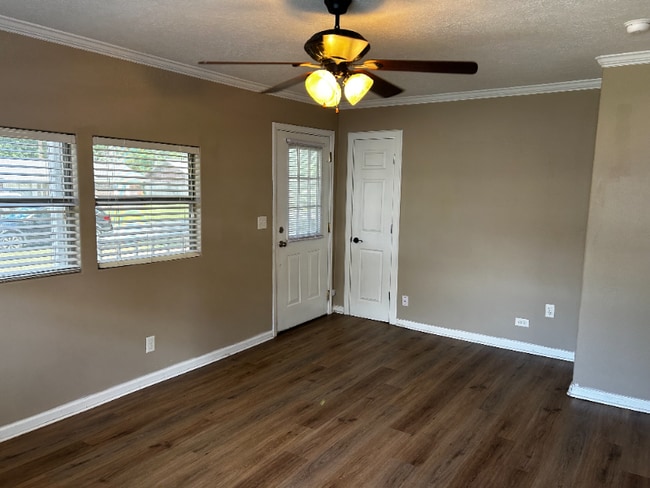 Photo - 105 Cardinal St