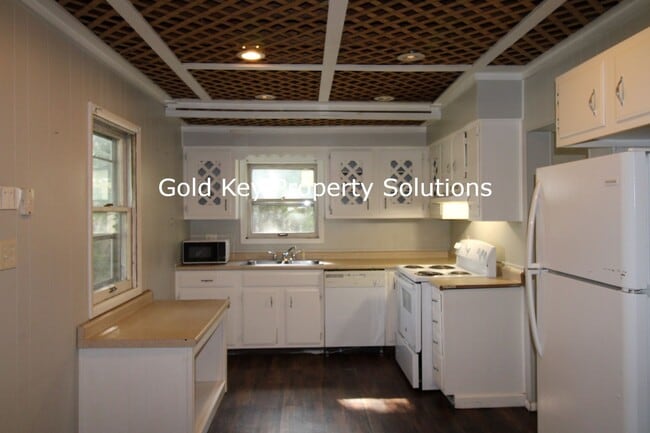 Photo - COMING IN JULY!! 4 Bedroom House Close to Ball State University. (NO SECTION 8)