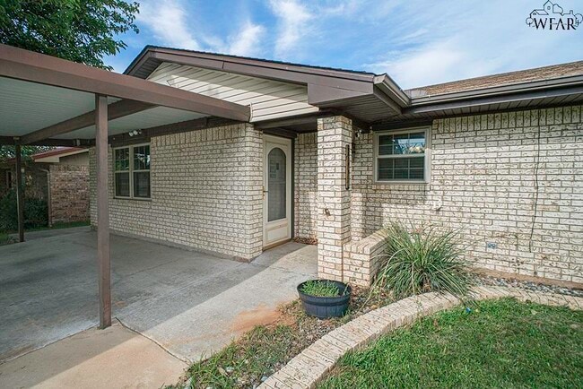2905 S Bandera Dr