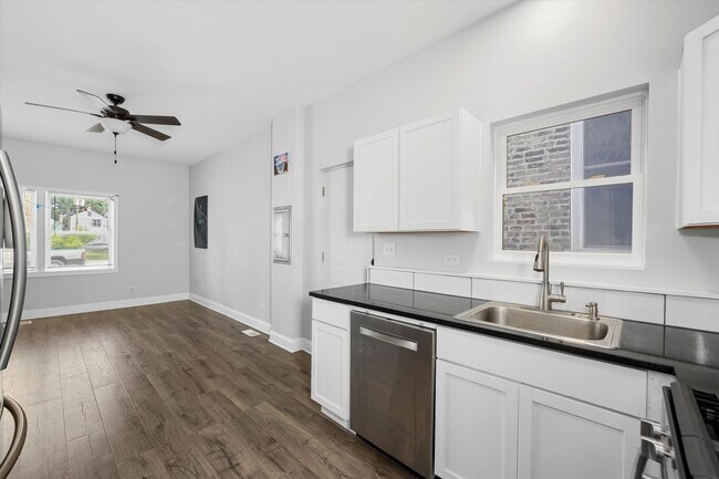 Photo - 1627 W 17th St Unit 1F