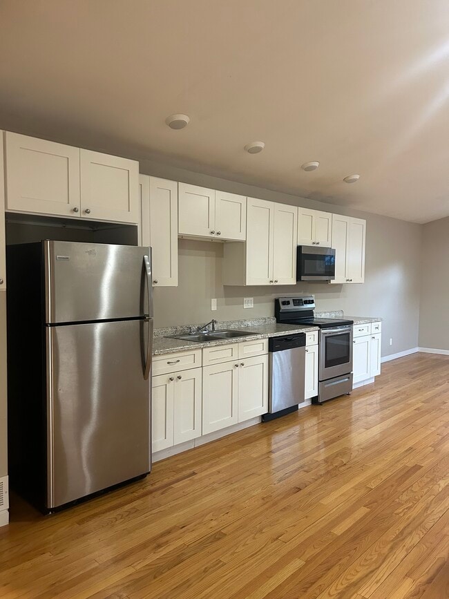 Building Photo - 19 Church Ln Unit A