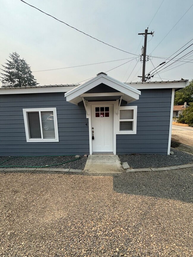 Building Photo - 112 W 10th Ave Unit 112 10th Ave #4