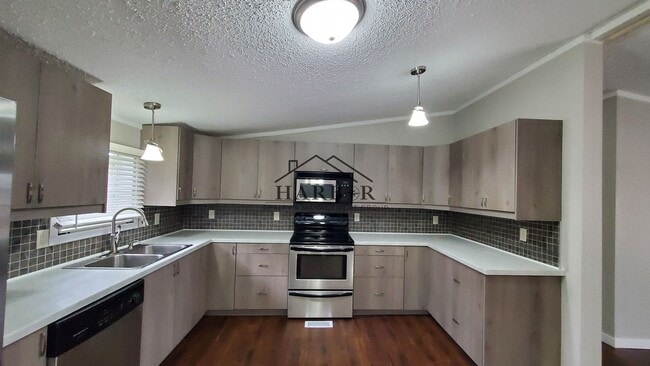 Photo - 23 Andreasen Dr