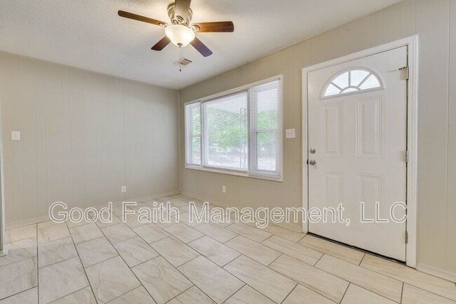 Photo - 1813 Alder Dr
