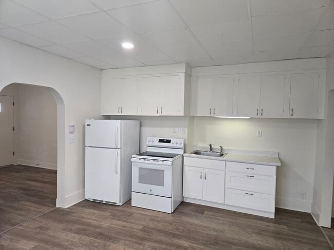 Photo - Arlington Pl. Triplex - EBB001 Unit 1