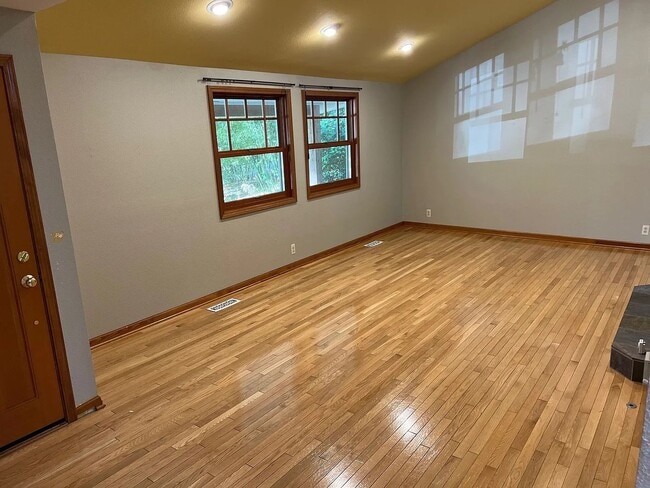 Photo - CUSTOM 3BD 2.5BA HARDWOOD FLOORS THROUGHOUT