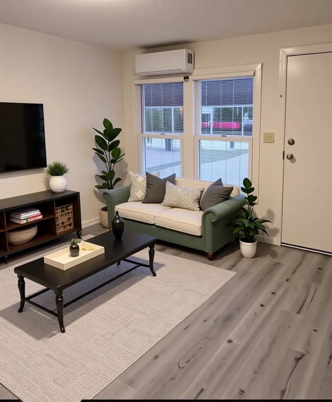 Photo - 214 W Marion St