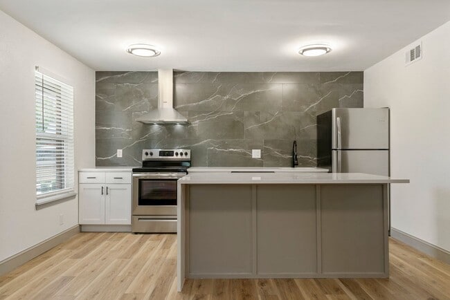 Building Photo - ONYX at 37th Unit 2