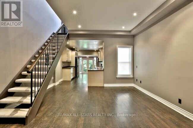Photo - 68 Macpherson Ave