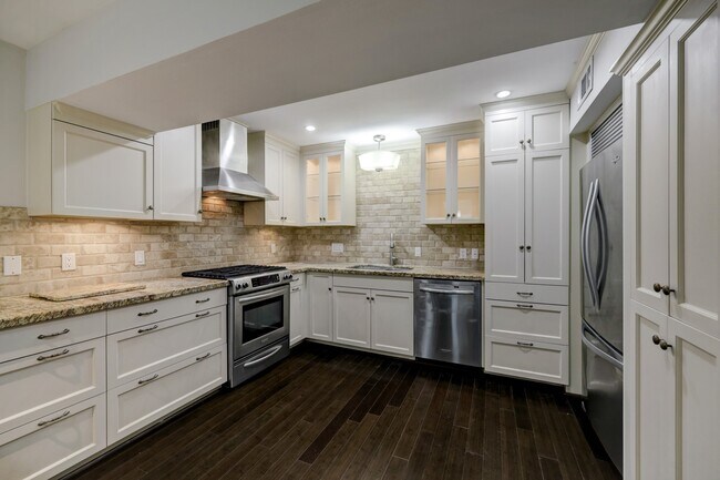 Photo - 2923 Bissonnet St