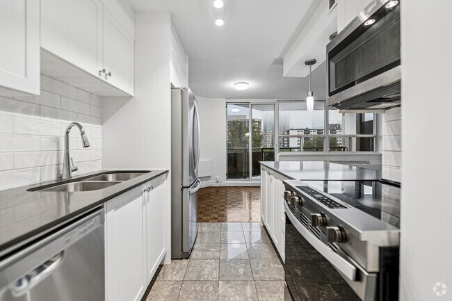 1BR, 1BA - 729SF - Kitchen