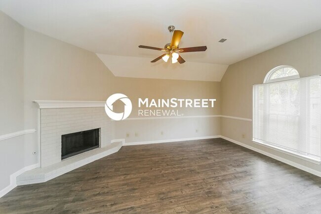 Photo - 3 Bedroom Pet-Friendly Home in Southaven, MS with Main Street Renewal