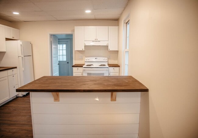 Photo - 5972 Pine St