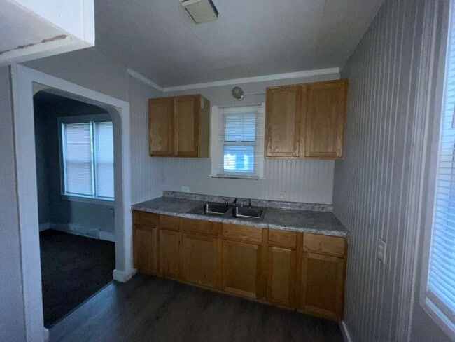 Photo - 583 E Kennett St