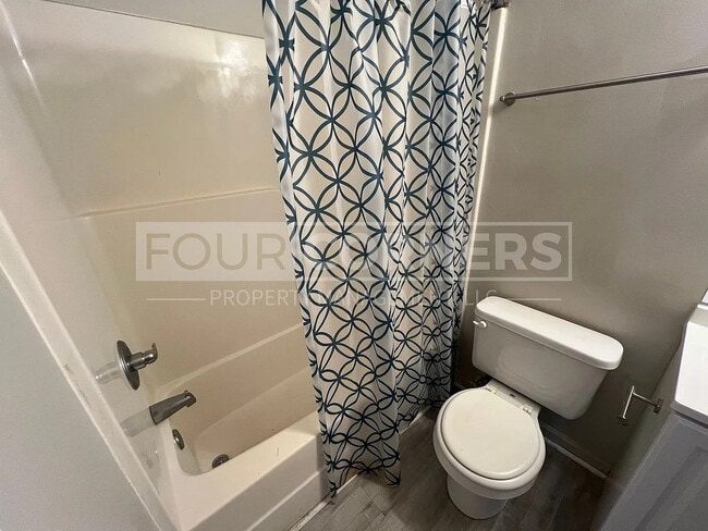 Photo - Room in Duplex on Beck St