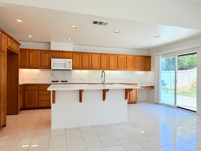 28330 Linda Vista St