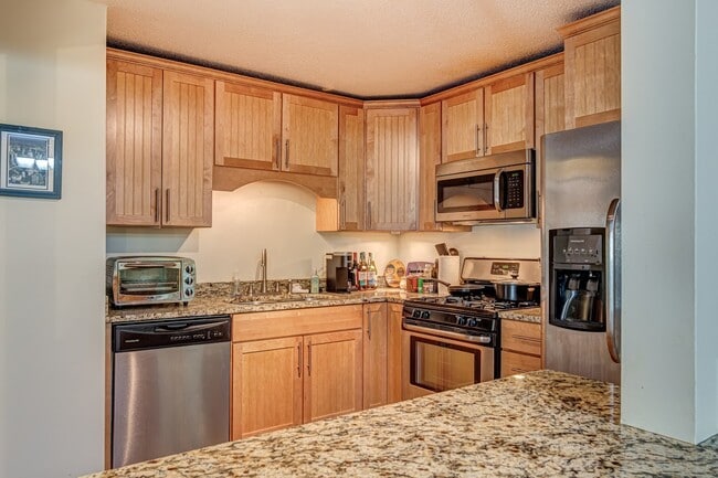 Kitchen - 4860 Park Commons Dr Unit 217