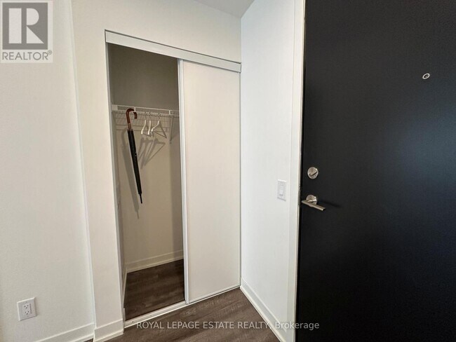 Photo - 1808 St Clair Ave W Unité 709