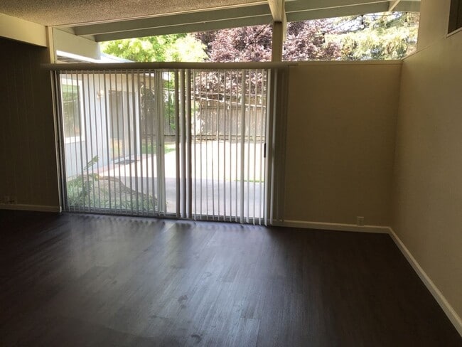 Photo - Spacious 5-Bedroom Home in Desirable West Davis Location