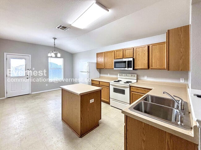 Photo - 306 Mossy Rock Dr