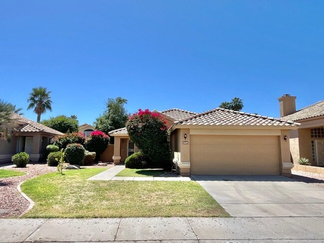 Building Photo - 7439 W Crest Ln