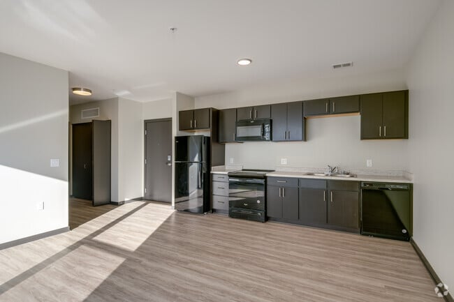1 BR, 1 BA - 765SF