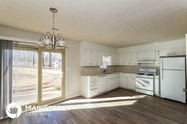 Photo - 1070 Salisbury Trail