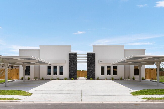 Photo - 2022 Summerland Ln