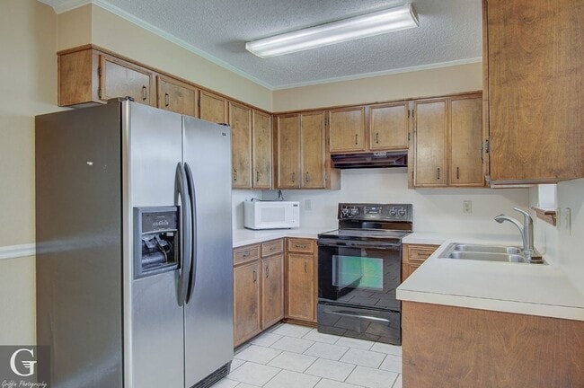 3 Bedroom 2 Bathroom Golden Meadows Bossie... - 3 Bedroom 2 Bathroom Golden Meadows Bossie...