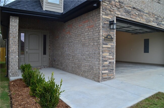 Photo - 1802 SW Riverstone Rd