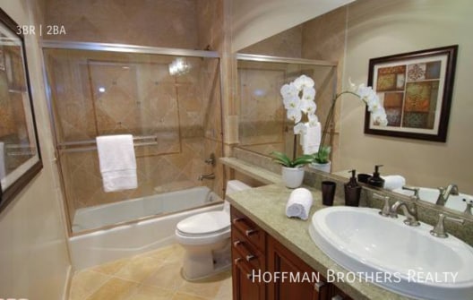 Photo - 11911 Mayfield Ave Unidad 106