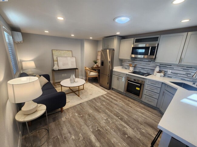 Building Photo - 981 Marylin Ave Unit ADU