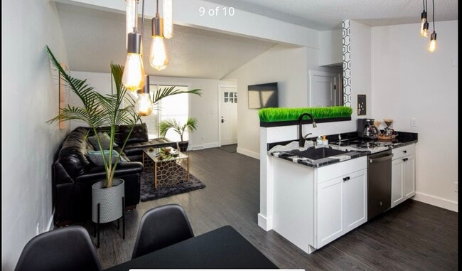 Photo - 3358 Rennie St