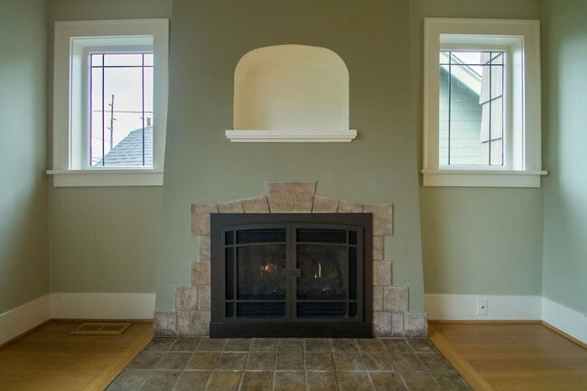 Photo - Beautiful Maple Leaf Home