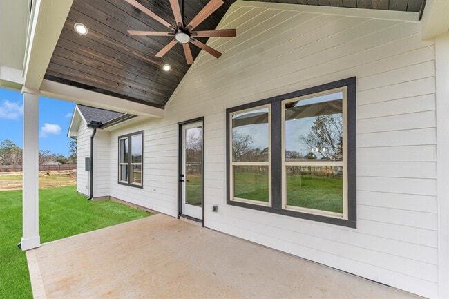 Photo - 610 Sharon St